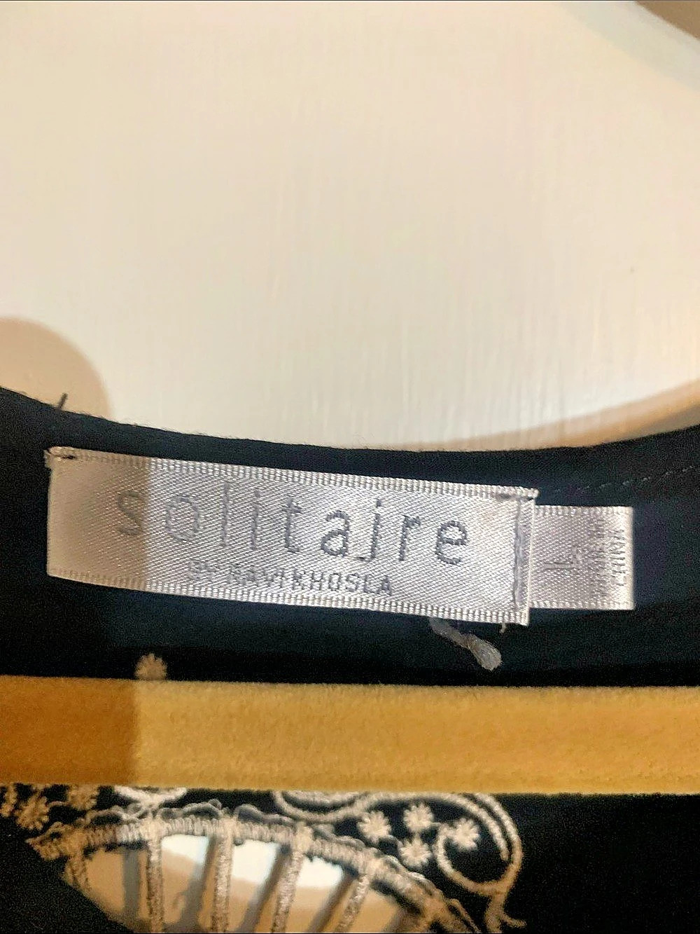 Solitaire Embroidered Tunic in Black & Gold Size Small - Picture 5 of 7